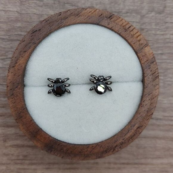 925 Sterling Silver Black Spider Stud Earrings - Picture 2 of 8
